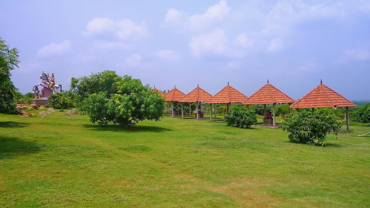Kadambavanam Ethnic Village Resort Pālamedu Extérieur photo