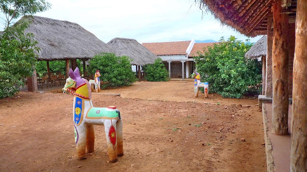 Kadambavanam Ethnic Village Resort Pālamedu Extérieur photo